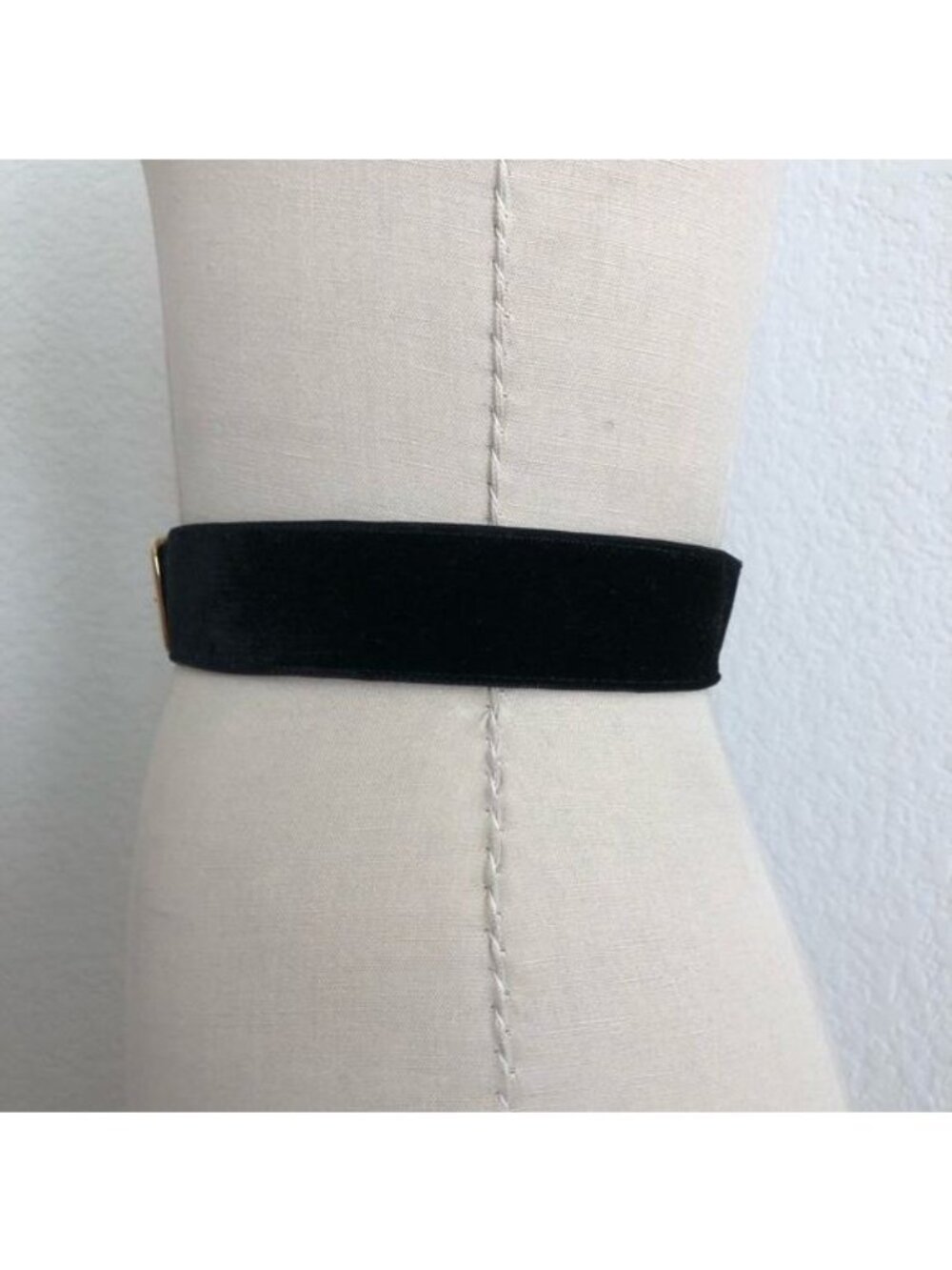Louis Vuitton Velvet Leather Backed Branded Logo Buckle Belt - Picture 11 of 11